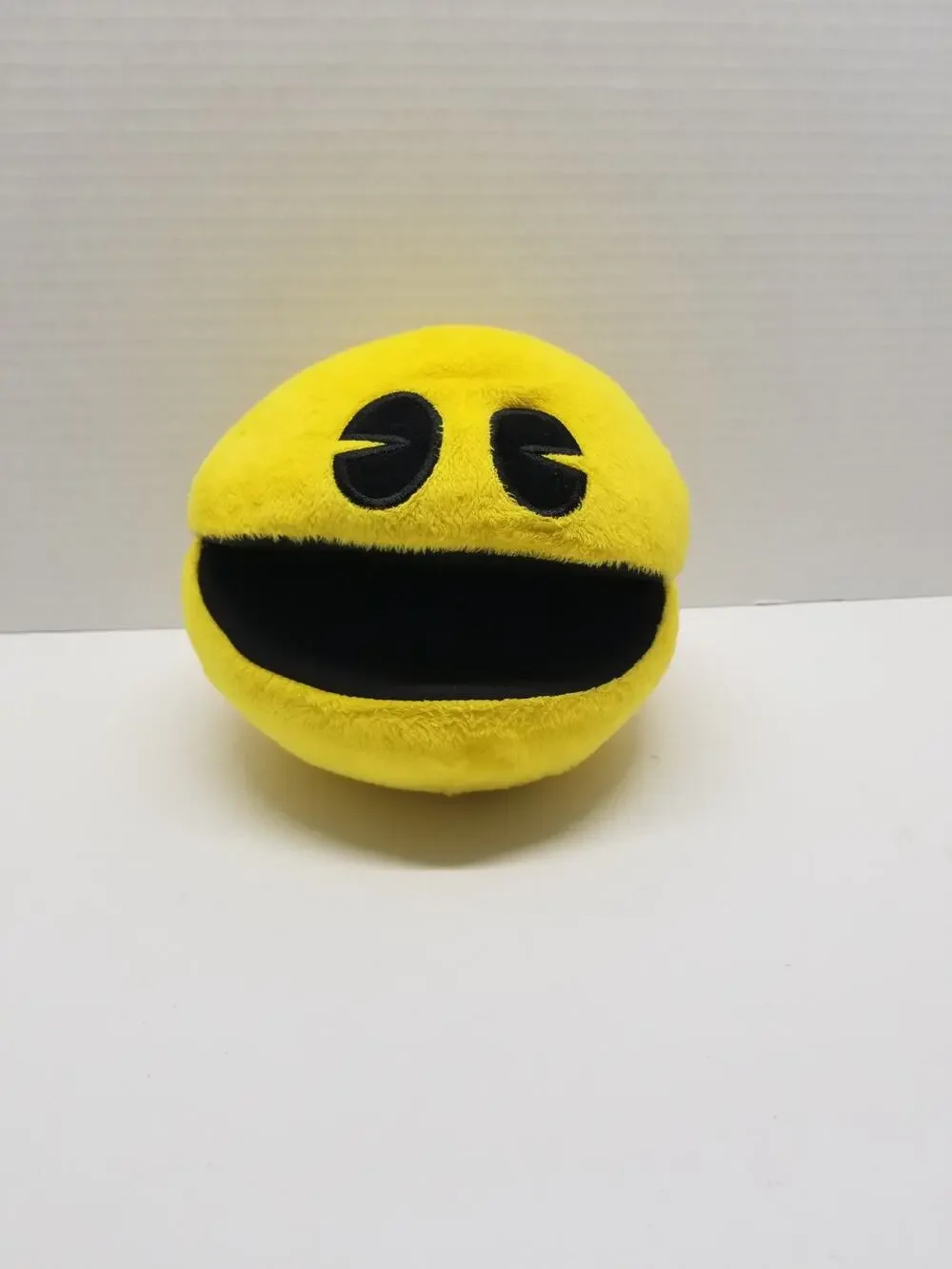 Classic Pac-Man Yellow Plush Toy 7 Inch Video Game Collectible Bandai Namco